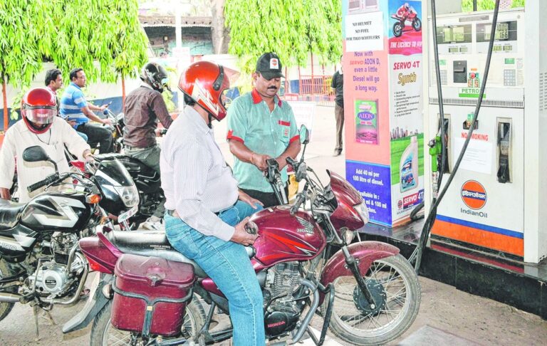 ஹெல்மெட் அணியாவிட்டால் பெட்ரோல் இல்லை”