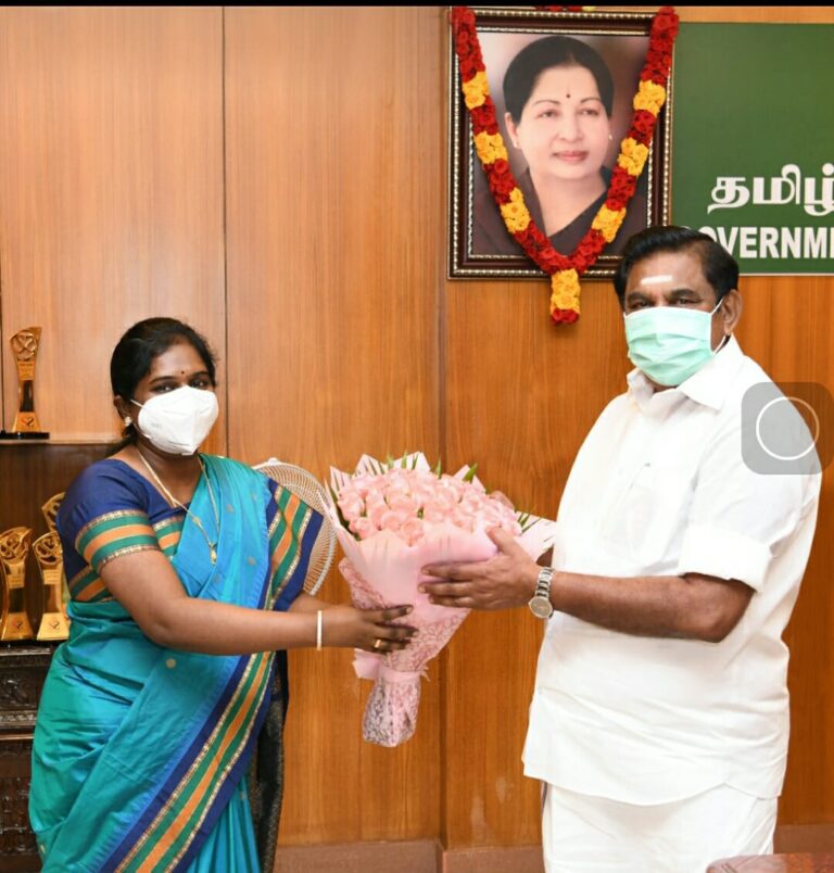 தமிழக முதல்வரிடம் வாழ்த்து பெற்றார்!