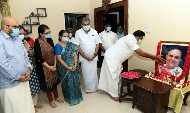 ஞானதேசிகன் திருவுருவப் படத்திற்கு முதலமைச்சர் மலர் தூவி மரியாதை!