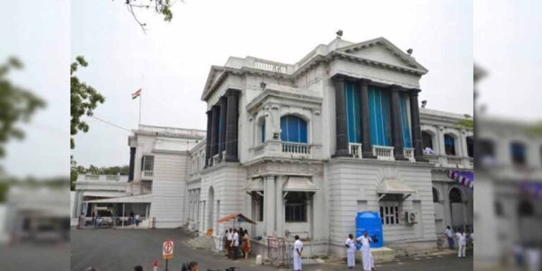 7 ஐ.ஏ.எஸ் அதிகாரிகள் இடமாற்றம்.