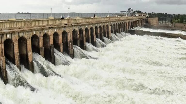 ಕೃಷ್ಣಗಿರಿ ಕೆ.ಆರ್.ಎಸ್. ಅಣೆಕಟ್ಟು ಪೂರ್ಣ ಸಾಮರ್ಥ್ಯ ತಲುಪಿದೆ.