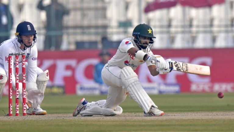 Test cricket: Saath Shakee
