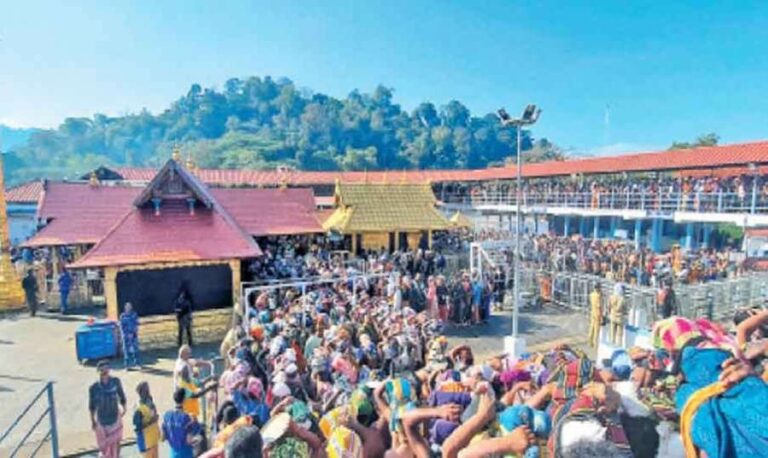 ஓணம் பண்டிகை, புரட்டாசி மாத பூஜைகளுக்காக சபரிமலை கோயில் நடை நாளை (13ம் தேதி) திறக்கப்படுகிறது.