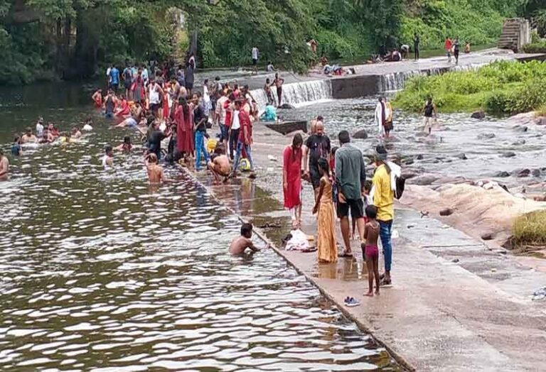 விஷேச நாட்களின் போது சுற்றுலா பயணிகளின் வருகை