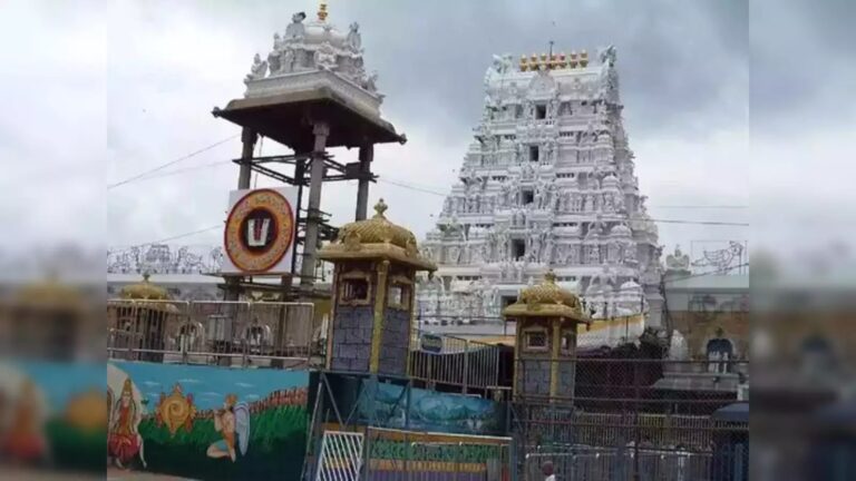 திருமலைக்கு பக்தர்கள் நடைபாதையாக