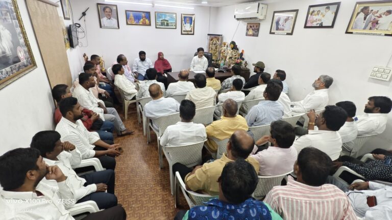 తాను అండగా ఉంటానని ఎమ్మెల్యే మాధవరం కృష్ణారావు గారు.