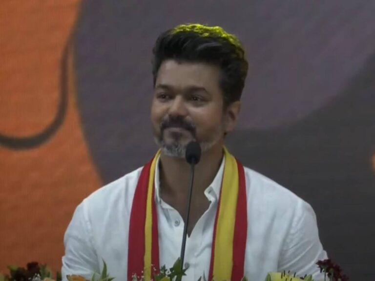 Pledge acceptance at the Tamil Nadu Victory League conference.