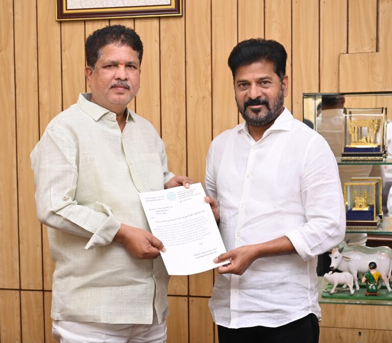 ప్రజా సేవకుడు ప్రజా నాయకుడు ఎమ్మెల్యే మాధవరం కృష్ణారావు గారు.