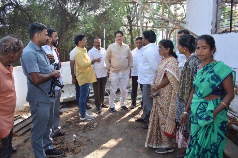 ఈరోజు బాలాజీనగర్ డివిజన్ పరిధిలోని కె పి హెచ్ బి కాలనీ రోడ్ నెంబర్ వన్ లో ఉన్న దోబిఘాట్ ని కూకట్ పల్లి