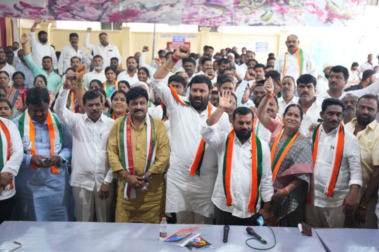 కుత్బుల్లాపూర్ నియోజకవర్గం కాంగ్రెస్ పార్టీ నాయకులు, కార్యకర్తల జన సమీకరణ సమావేశంలో పాల్గొన్న మాజీ ఎమ్మెల్యే కూన శ్రీశైలం గౌడ్ గారు*
