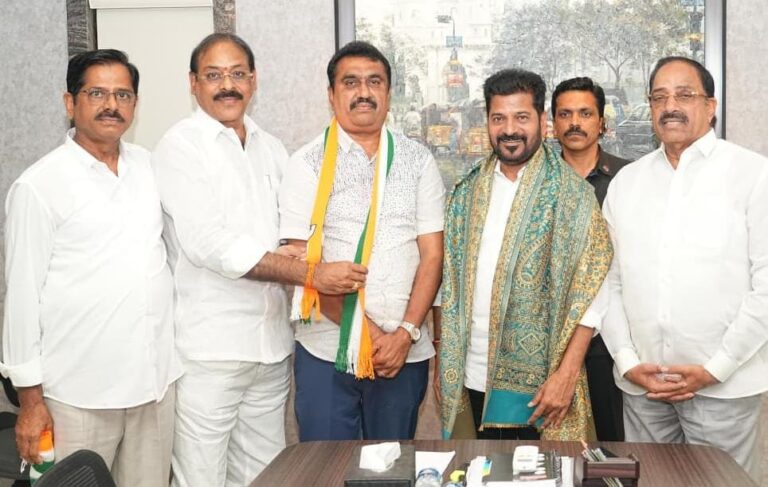 జూబ్లీహిల్స్ ఉపఎన్నిక వేళ అధికార కాంగ్రెస్ పార్టీలోకి వలసలు పెరుగుతున్నాయి.